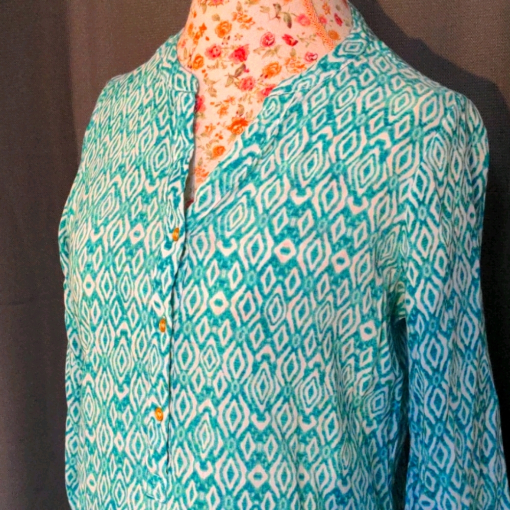 Turquoise white tunic top - great for Easter!